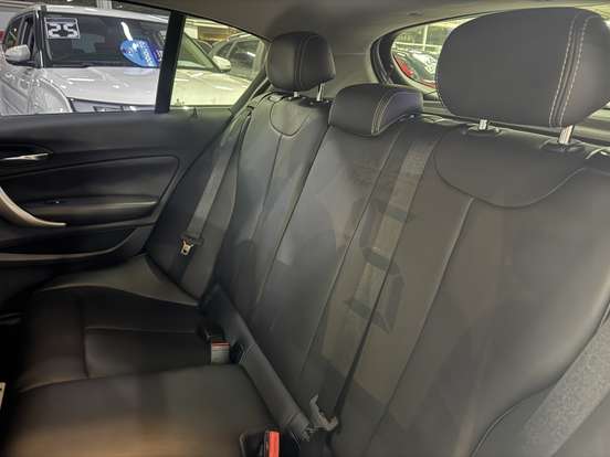 BMW-118i-2014