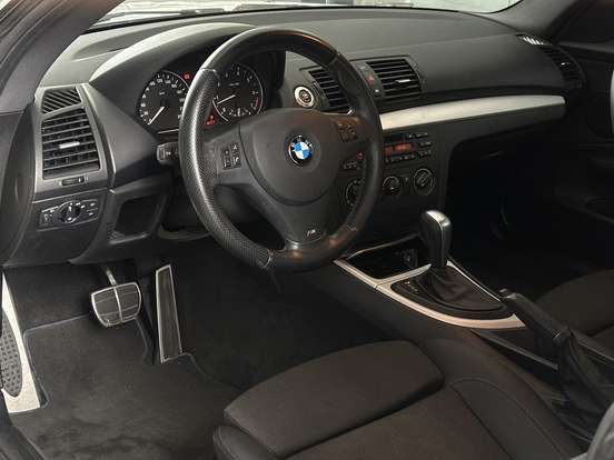 BMW-118i-1.6 URBAN LINE 16V TURBO GASOLINA 4P AUTOMÁTICO BMW-118i-2011