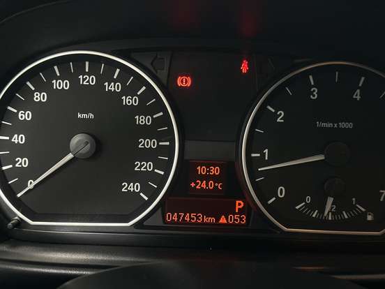 BMW-118i-1.6 URBAN LINE 16V TURBO GASOLINA 4P AUTOMÁTICO BMW-118i-2011