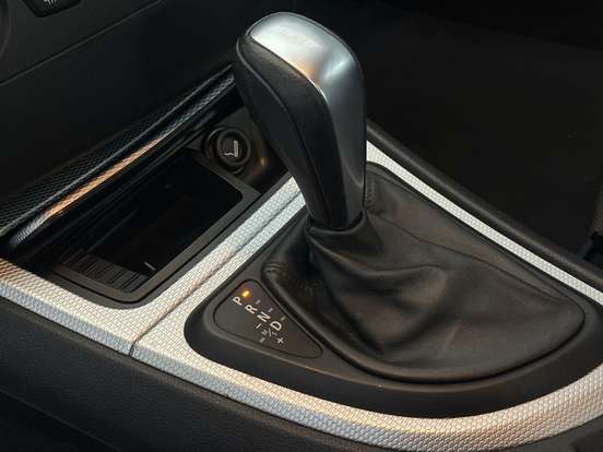 BMW-118i-1.6 URBAN LINE 16V TURBO GASOLINA 4P AUTOMÁTICO BMW-118i-2011