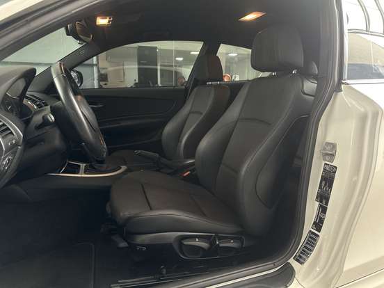 BMW-118i-1.6 URBAN LINE 16V TURBO GASOLINA 4P AUTOMÁTICO BMW-118i-2011
