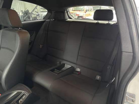 BMW-118i-1.6 URBAN LINE 16V TURBO GASOLINA 4P AUTOMÁTICO BMW-118i-2011
