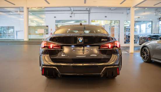 BMW-220i-2025