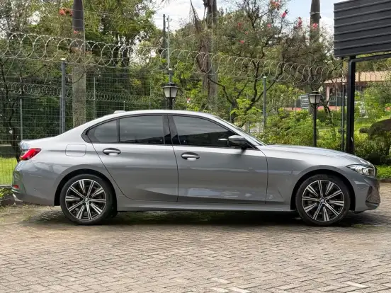 BMW-320i-2024