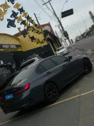 BMW-320i-2021