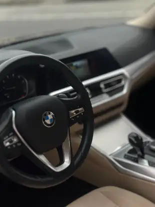 BMW-320i-2021