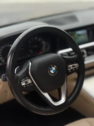 BMW-320i-2021