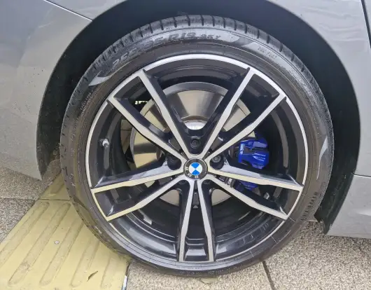 BMW-320i-2024