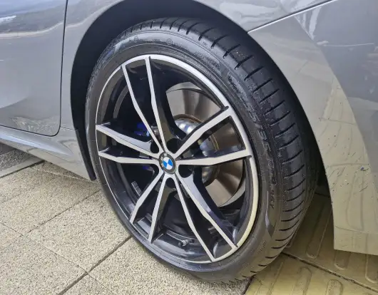 BMW-320i-2024
