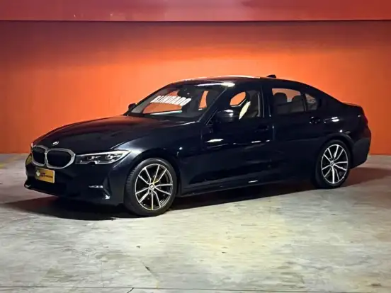 BMW-320i-2021