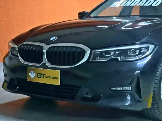 BMW-320i-2021