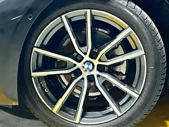 BMW-320i-2021
