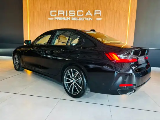 BMW-320i-2022