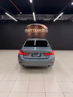 BMW-320i-2023