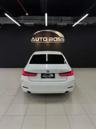 BMW-320i-2025