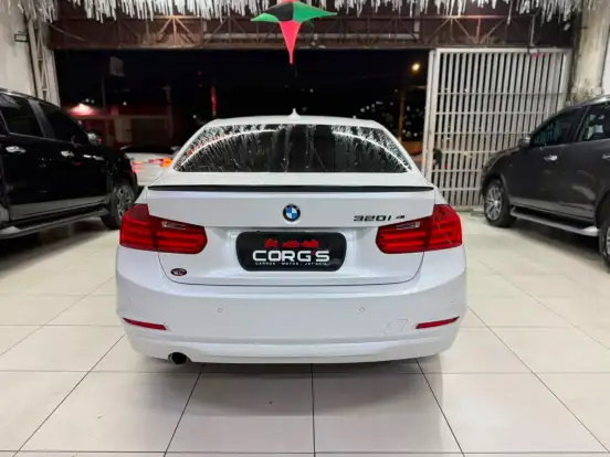 BMW-320i-2013