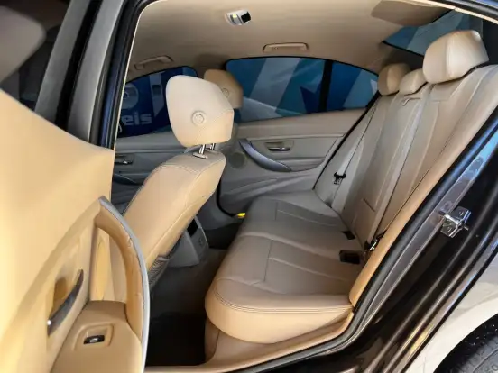 BMW-320i-2013