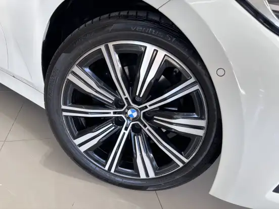 BMW-320i-2020