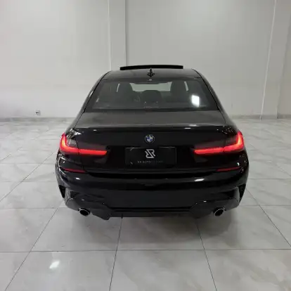 BMW-320i-2020
