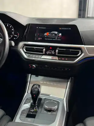 BMW-320i-2020