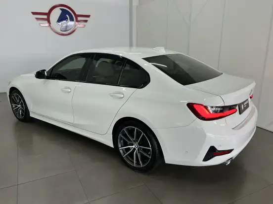 BMW-320i-2019