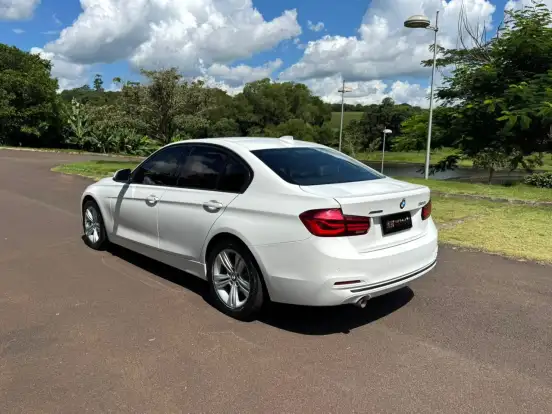 BMW-320i-2018