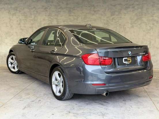 BMW-320i-2013