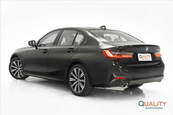 BMW-320i-2021