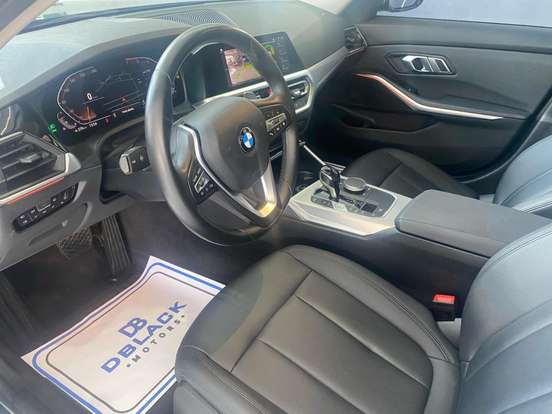 BMW-320i-2021