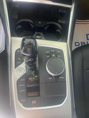 BMW-320i-2021