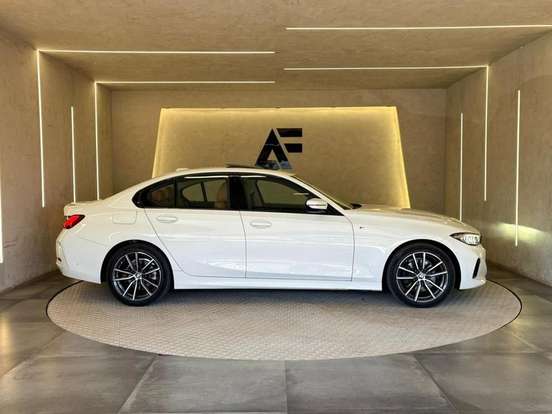 BMW-320i-2023