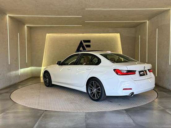 BMW-320i-2023