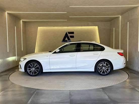 BMW-320i-2023