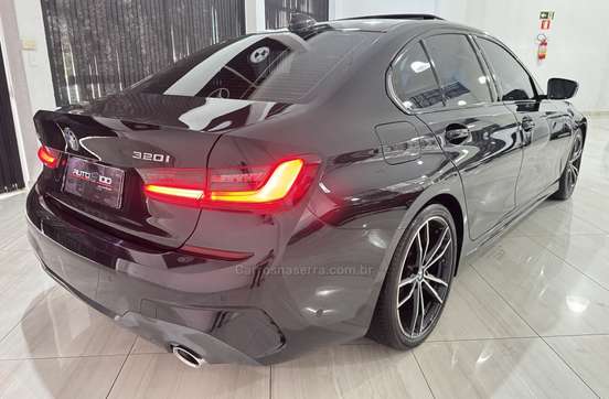 BMW-320i-2022