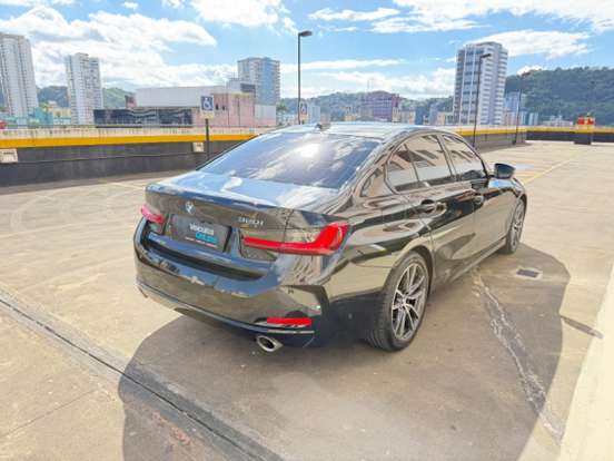 BMW-320i-2024