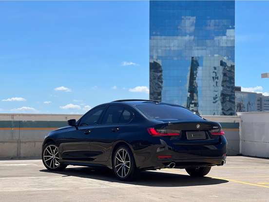 BMW-320i-2024