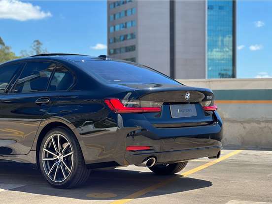 BMW-320i-2024