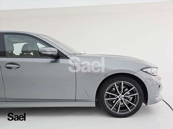 BMW-320i-2023