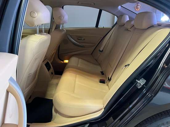 BMW-320i-2013