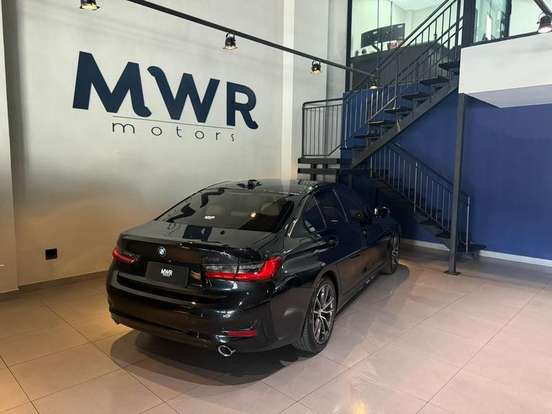 BMW-320i-2019