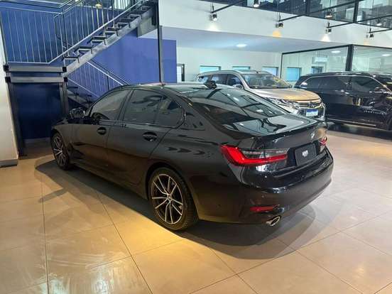 BMW-320i-2019