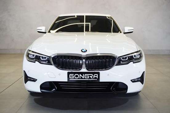 BMW-320i-2019