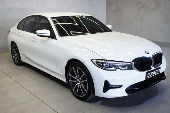 BMW-320i-2019