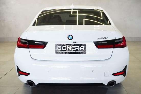 BMW-320i-2019