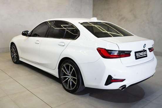 BMW-320i-2019