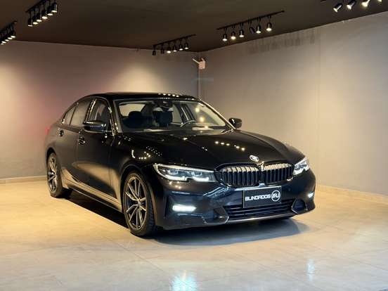 BMW-320i-2019