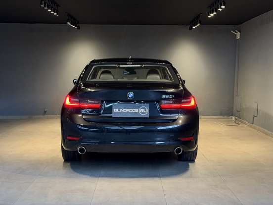 BMW-320i-2019