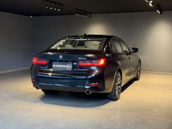 BMW-320i-2019