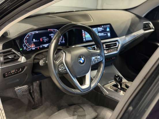 BMW-320i-2019