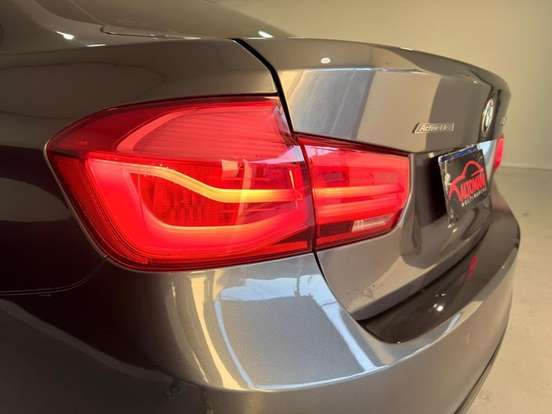BMW-320i-2017